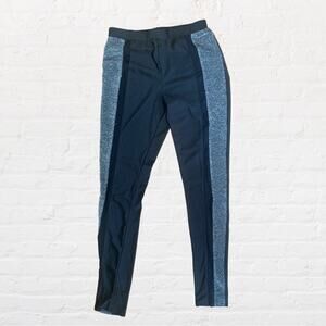 A Peach leggings with metallic silver striped side